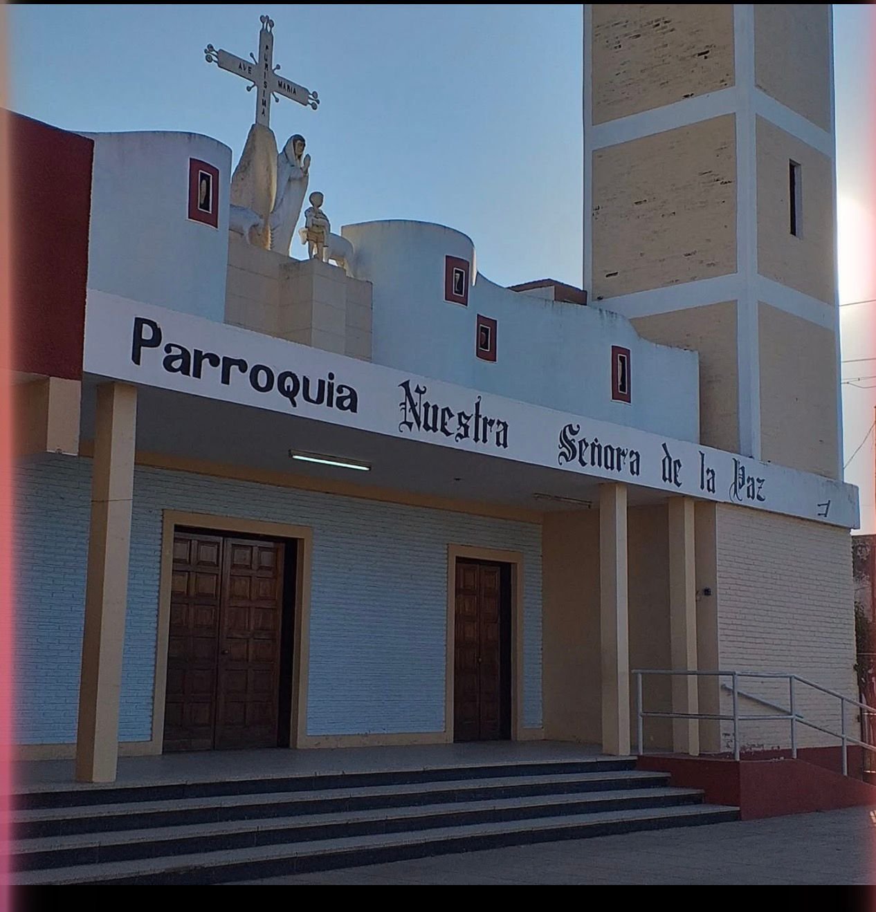 Fachada de la Parroquia Nuestra Señora de la Paz